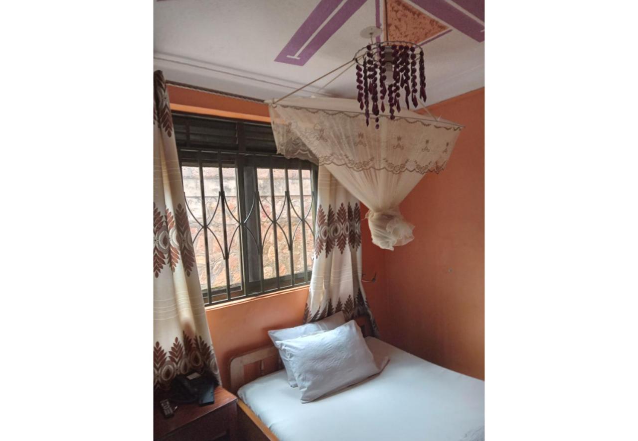 Royal Lake View Gardens Kampala Exterior foto